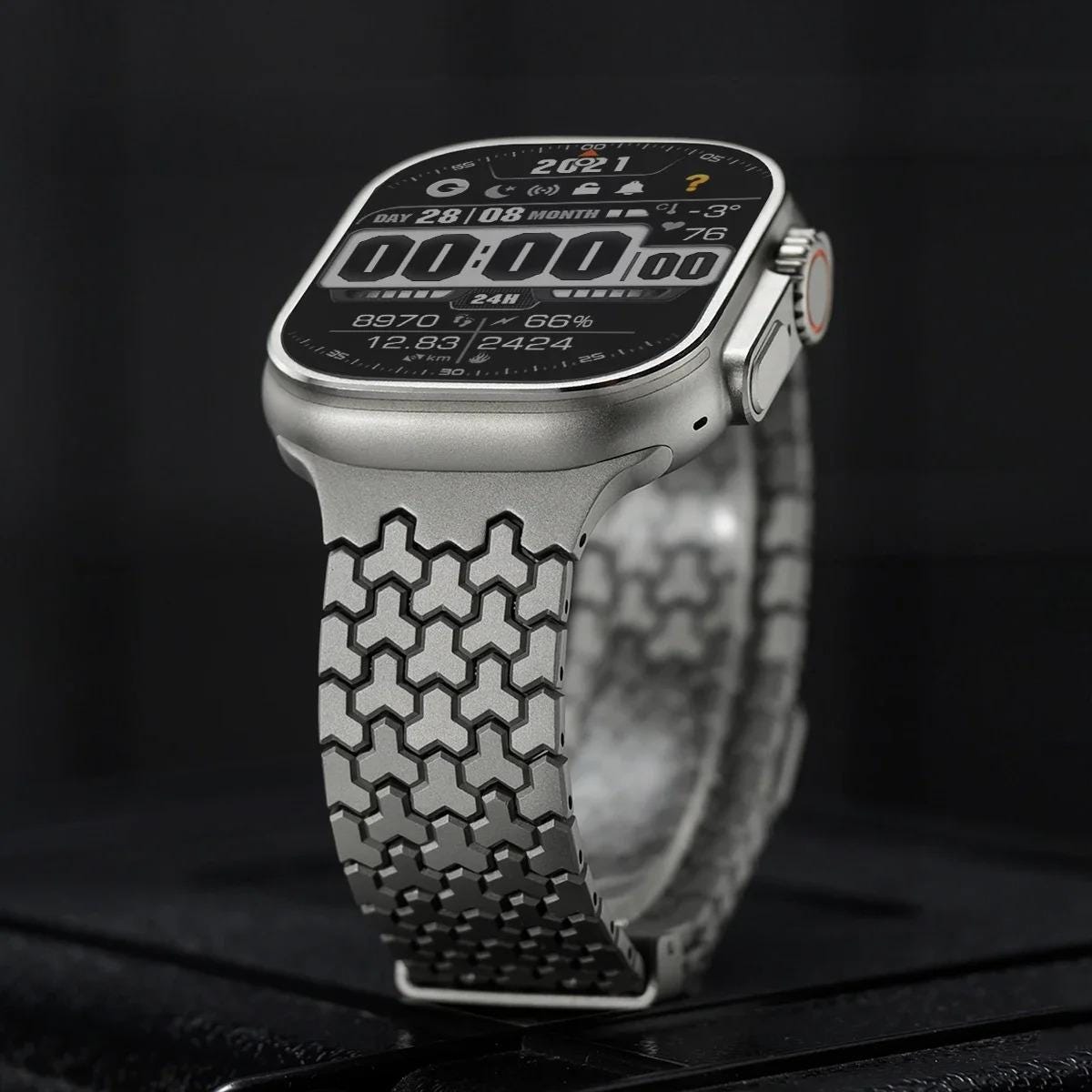 Apple Watch Band: Stainless Steel Magnetic Strap, Geometric Link Design (44-49mm)