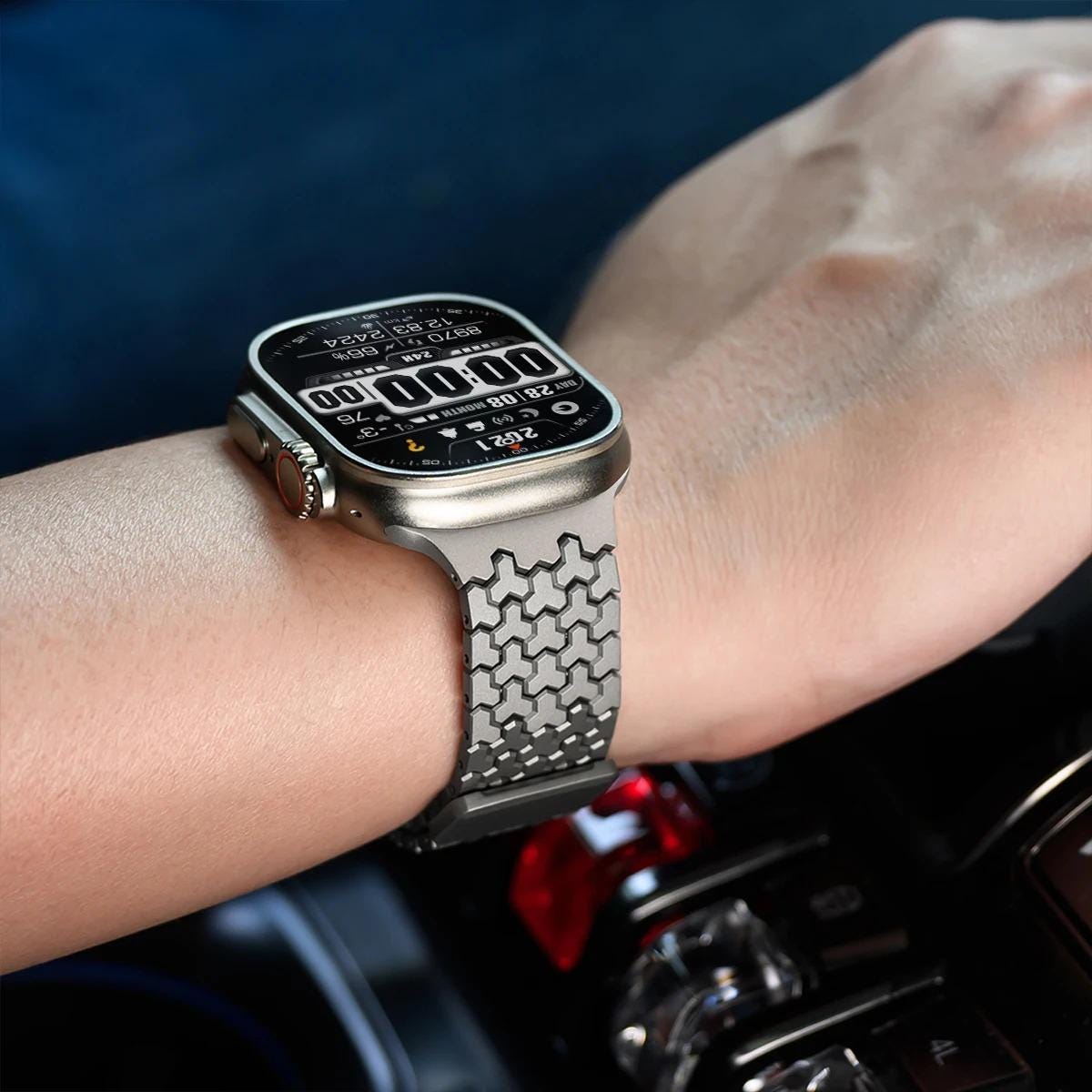 Apple Watch Band: Stainless Steel Magnetic Strap, Geometric Link Design (44-49mm)