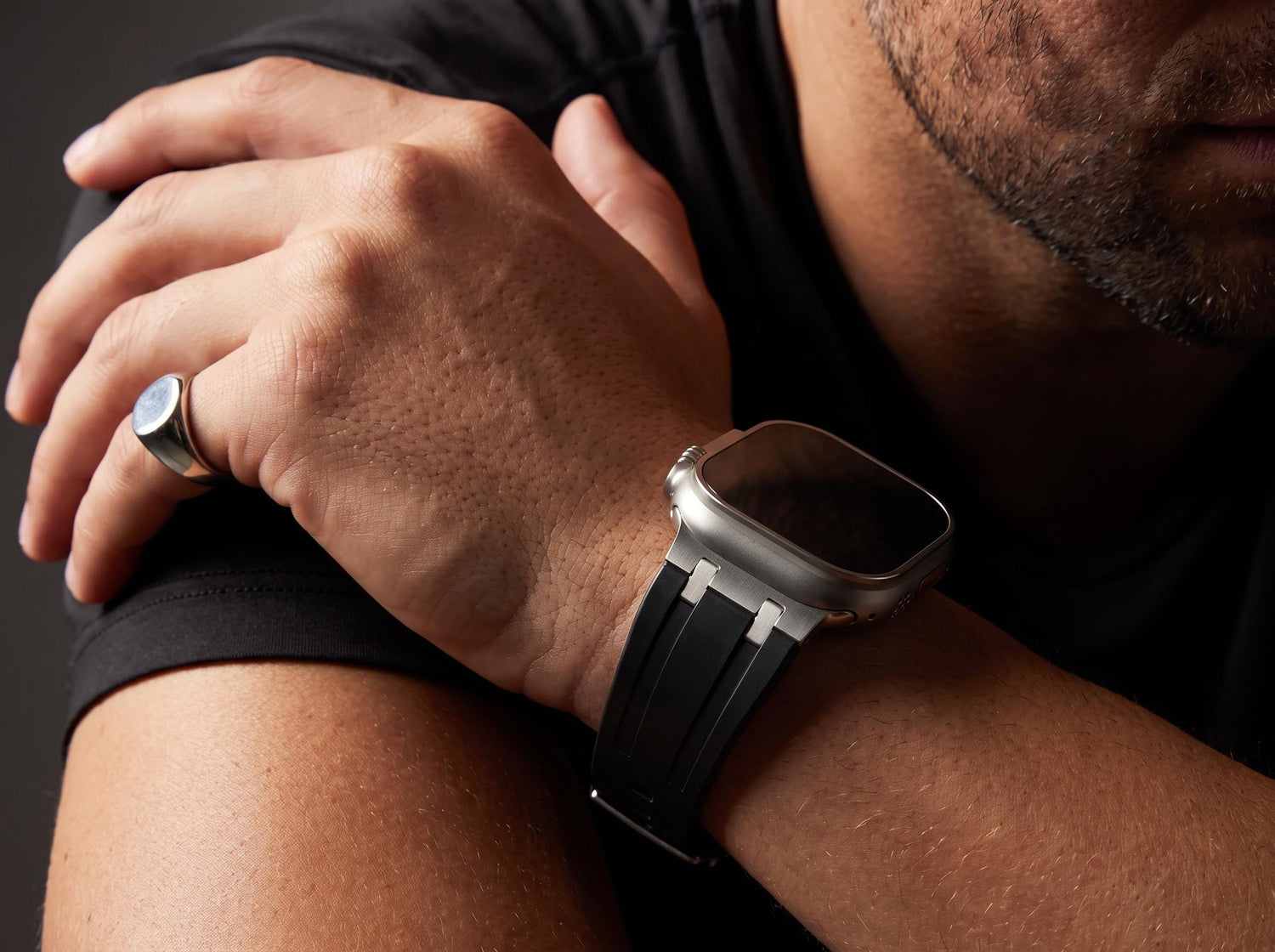 Men's Luxury Fluoroelastomer Rubber Apple Watch Band: Sleek Design