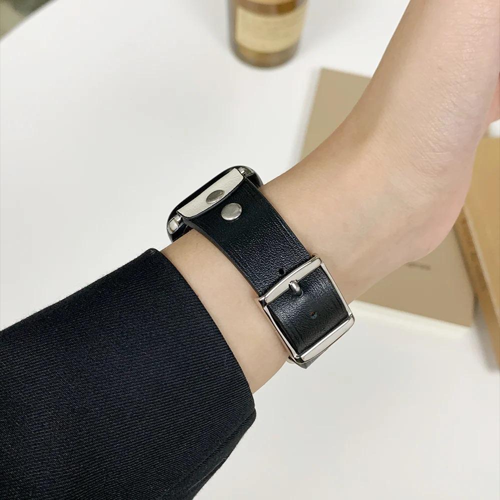 Vintage Saddle Leather Apple Watch Band For Women - Two-Tone Strap with Gold Hardware